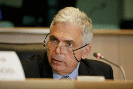 LUI TRUMP ÎI PLAC ROMÂNII, DAR FACE DARURI UNGURILOR; ARMATA AMERICANĂ RĂMÂNE ÎN ROMÂNIA, DAR PLEACĂ