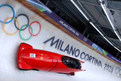 Delegația Chinei încheie Jocurile Olimpice din 2026 cu un record de medalii obținute în străinătate