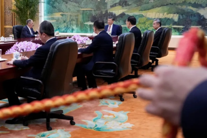 Foreign Affairs: Cum exploatează China și Rusia războiul din Iran