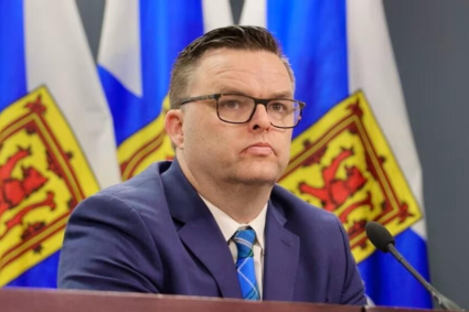 Ministrul canadian al educației spune că părinții nu au nici un drept asupra copiilor lor