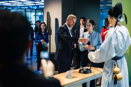 Turneu high-tech în centrul atenției în cadrul vizitei de a treia zi a președintelui slovac Pellegrini în China