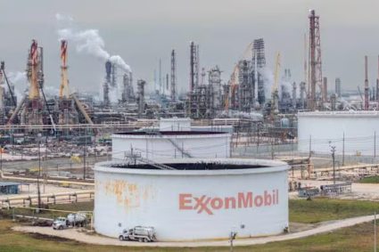 Trump s-a plâns de profiturile mari din industria petrolieră, dar a renunțat la acțiunile Exxon în ziua armistițiului